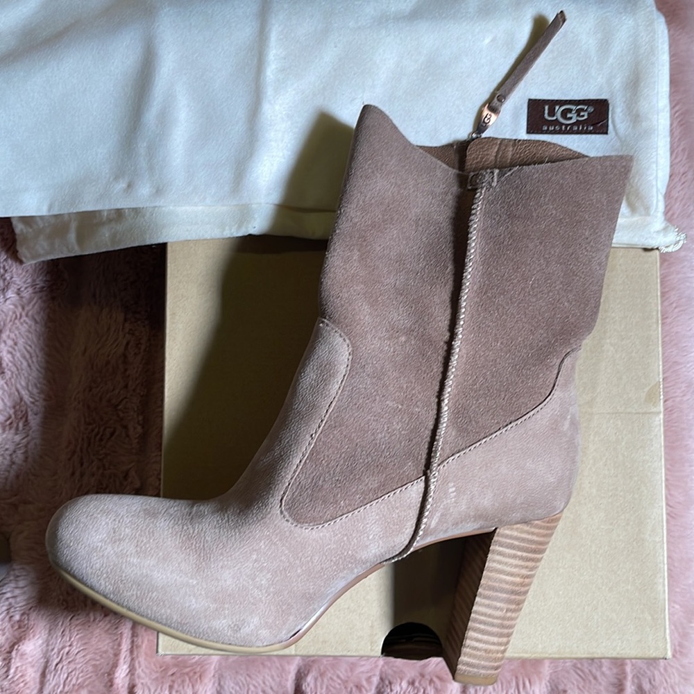 UGG Athena- Size 7.5 Excellent Condition - Picture 4 of 15